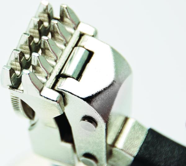 amma X-6 FC Pro Haltezange in Schrägansicht mit Klemmbacken, Gelenk und seitlicher Öffnung
