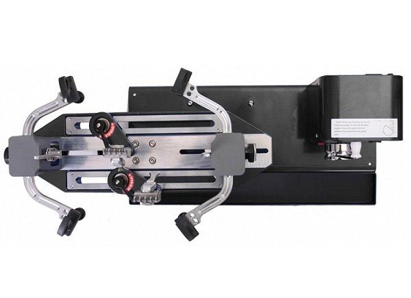 Penta Premium Stringer 8700 Tisch-Besaitungsmaschine in Draufsicht mit 6-Punkt-Aufspannsystem